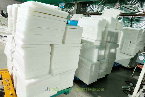 柳林珍珠棉板-集合包裝專業(yè)生產(chǎn)珍珠棉板、白色珍珠棉板材、復(fù)合珍珠棉板材原廠直銷貨