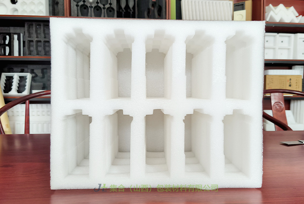 內(nèi)蒙珍珠棉包裝廠-太原珍珠棉廠家專業(yè)生產(chǎn)珍珠棉內(nèi)襯、貼絨布珍珠棉內(nèi)襯、XPE復(fù)合珍珠棉內(nèi)襯優(yōu)質(zhì)實(shí)惠