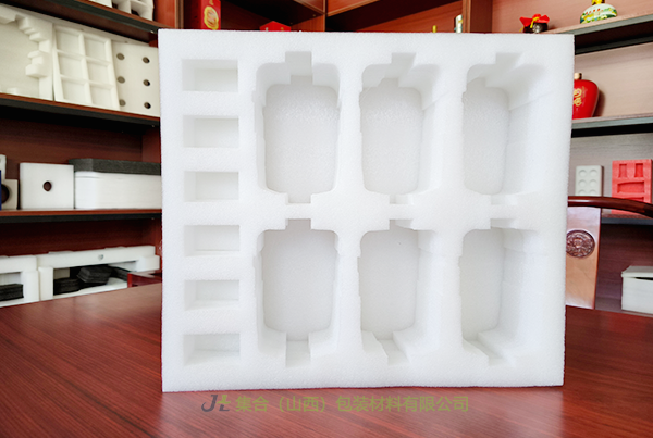 臨縣珍珠棉托盤-珍珠棉源頭生產(chǎn)廠家專業(yè)生產(chǎn)珍珠棉托盤、珍珠棉酒托、EPE托盤可靠好品質(zhì)