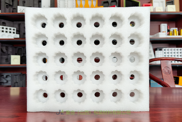 岢嵐珍珠棉內(nèi)包裝-珍珠棉源頭生產(chǎn)廠家專業(yè)生產(chǎn)珍珠棉內(nèi)襯、IXPE復(fù)合珍珠棉內(nèi)襯、XPE復(fù)合珍珠棉內(nèi)襯優(yōu)質(zhì)實(shí)惠