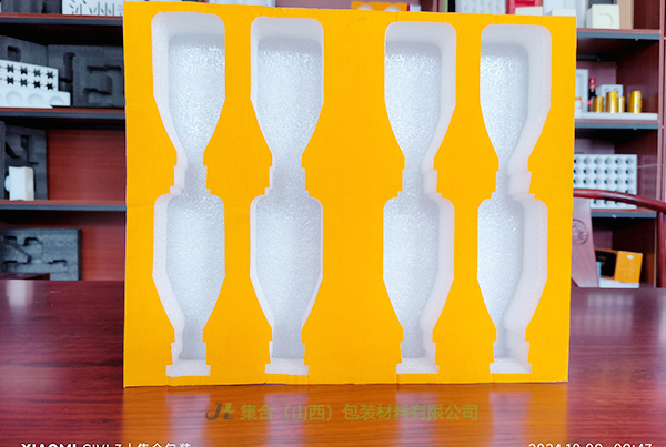 鄂爾多斯珍珠棉定做-山西珍珠棉廠專業(yè)生產(chǎn)珍珠棉酒托、貼絨布EPE內(nèi)襯、飲料珍珠棉托盤高性價(jià)比