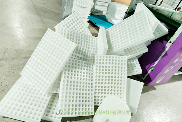 運城哪里定做EPE珍珠棉-山西珍珠棉廠家專業(yè)生產(chǎn)IXPE復(fù)合EPE內(nèi)襯、電子產(chǎn)品珍珠棉托盤、EVA復(fù)合EPE板材原廠直銷貨